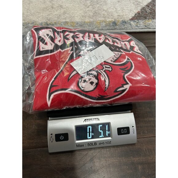 Tampa Bay Buccaneers Super Bowl LV Champions Red T-Shirt Gildan Sz Small - Picture 11 of 11